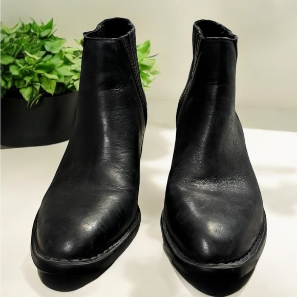 Born Sacramento Leather Black Ankle Boots. Like New Condition. - Picture 5 of 7